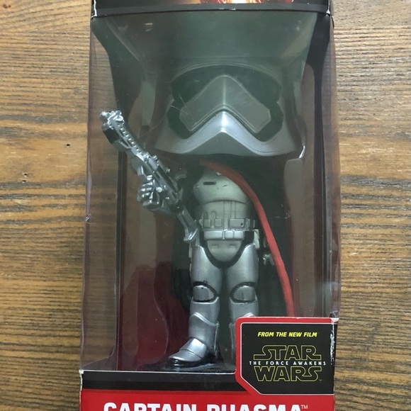 Star Wars captain Phasma - Vinyl bobble head NIB - Picture 1 of 6